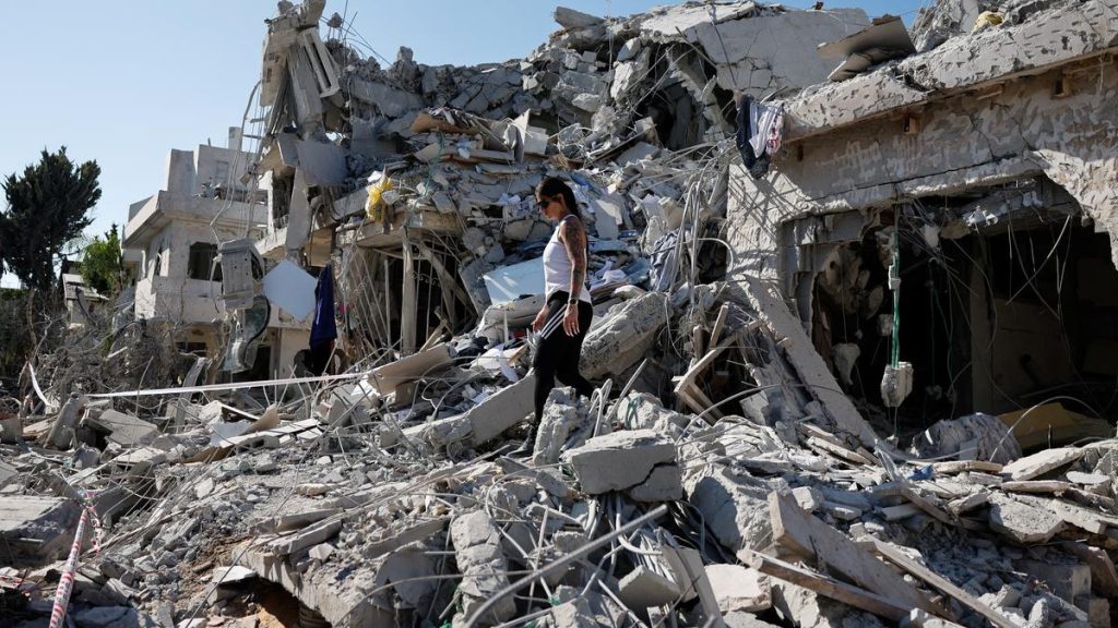 2025-06-14T143926Z_1860235658_RC2E2FAXKDDN_RTRMADP_3_IRAN-NUCLEAR-ISRAEL