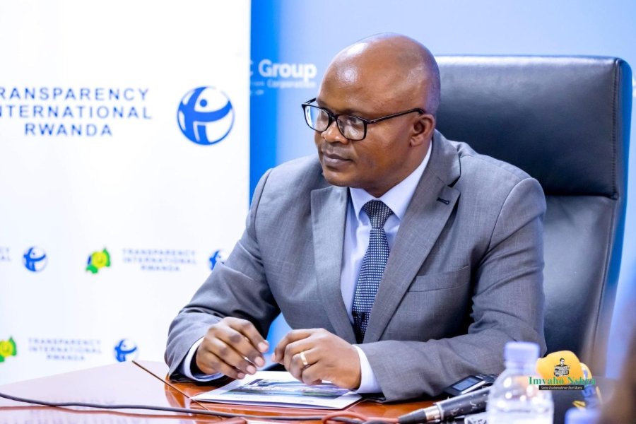 umuyobozi-mukuru-wa-wasac-prof-omar-munyaneza-yasobanuye-ibyiza-byo-gukoresha-ikarita-izwi-nka-token-mu-kuvoma-amazi-1536x1023