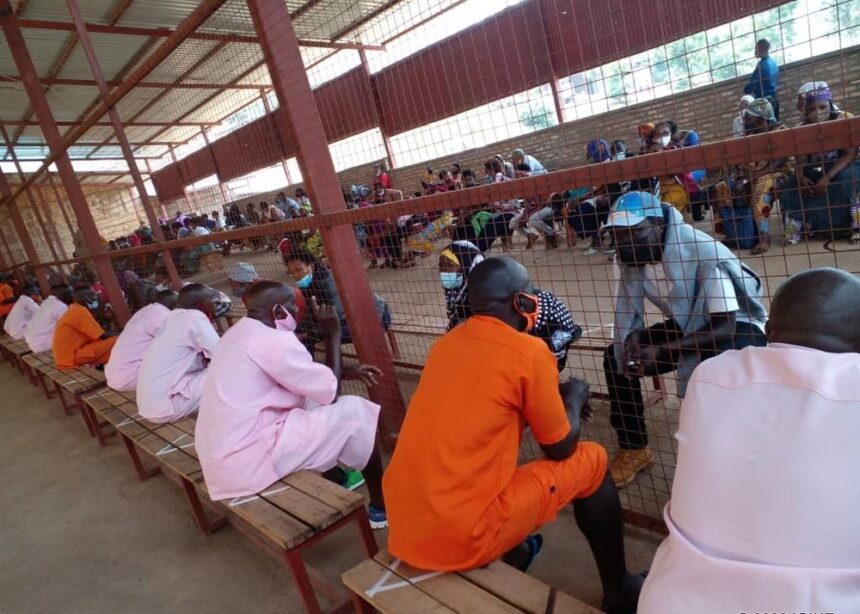 byari_ibyishimo_ubwo_abafunzwe_bongeraga_kubonana_n_abo_mu_miryango_yabo-821f0-860x614